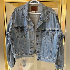 Levi trucker jacket from the 90s. Adult medium.